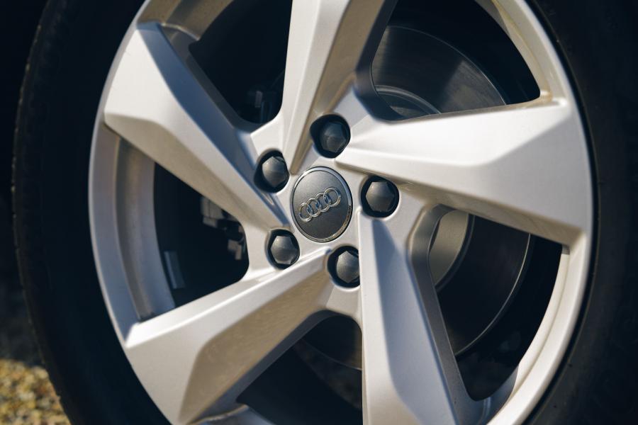 Колеса Audi Q3 35 TFSI 2019 года  (AU) (фото 23 из 40)